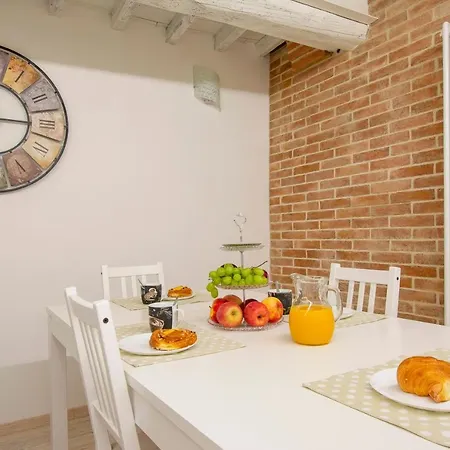 Casa Alice - Elegant In The Centre Of The דירה